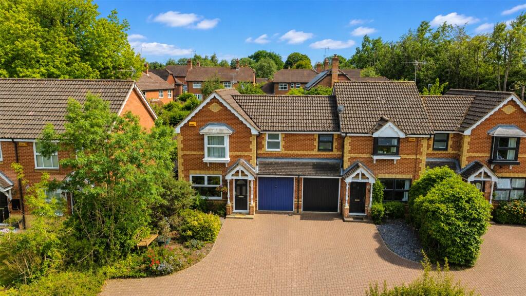 3-bed terraced on Bryant Place, Purley on Thames, Reading, Berkshire, RG8, £450,000