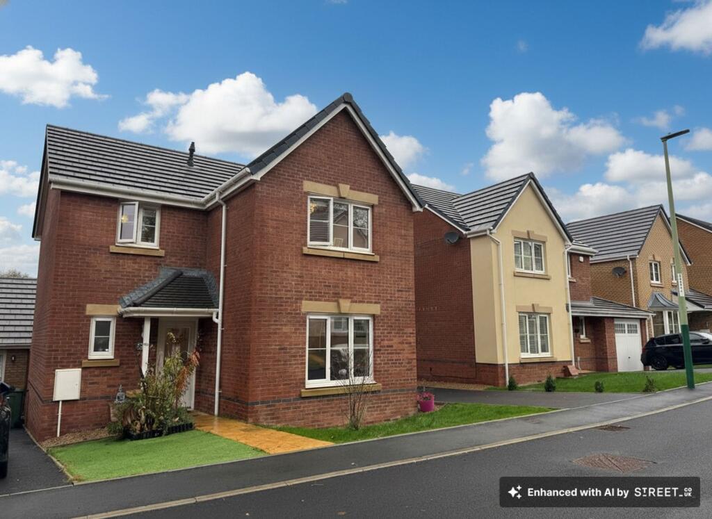 4-bed detached on Woodfieldside Road, Gellihaf, NP12, £335,000