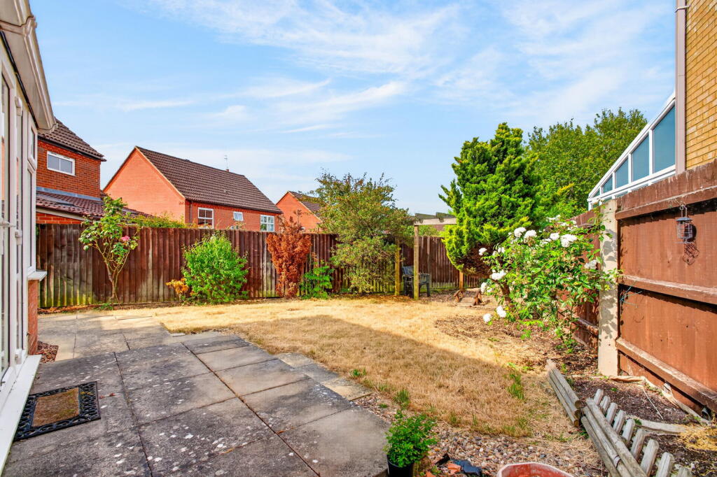 House in Kettering, North Northamptonshire - View 2