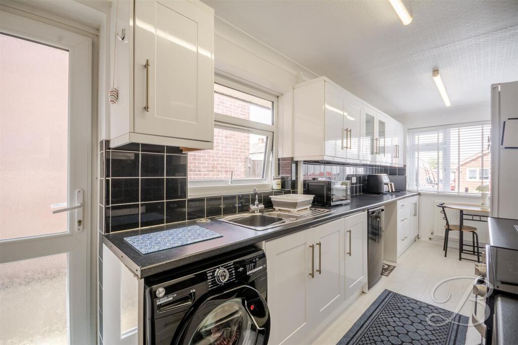 House in Newark and Sherwood, Rainworth - More