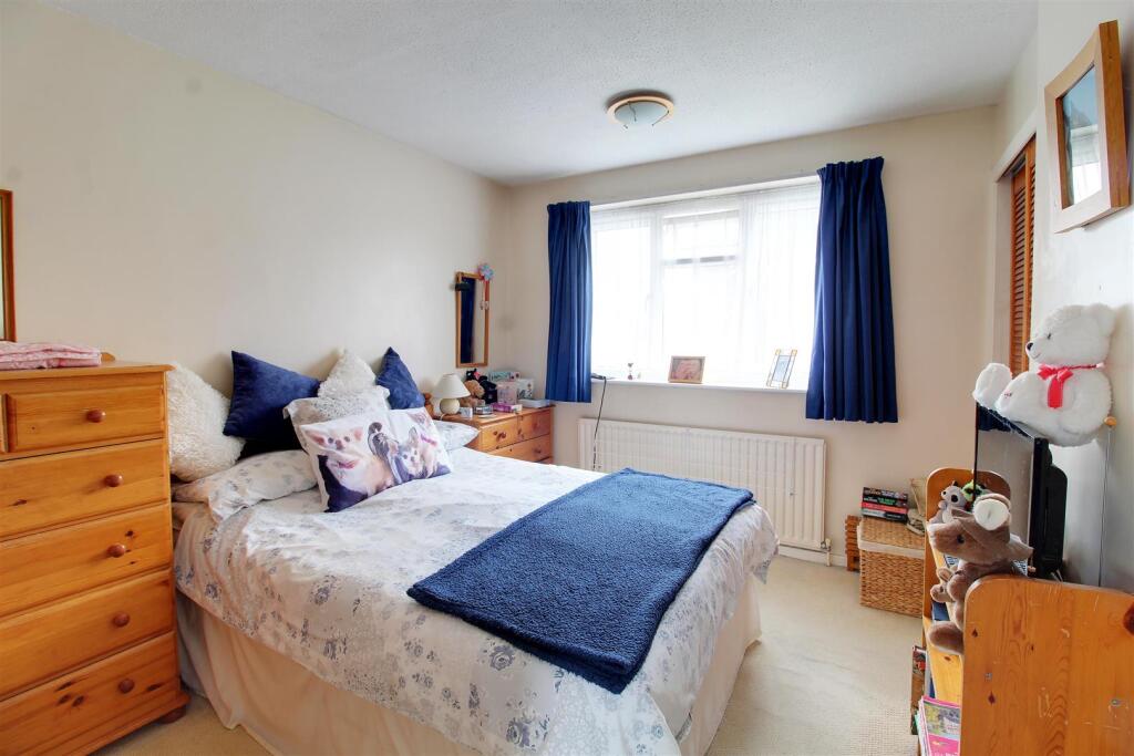 House in Hatfield, North Mymms - More