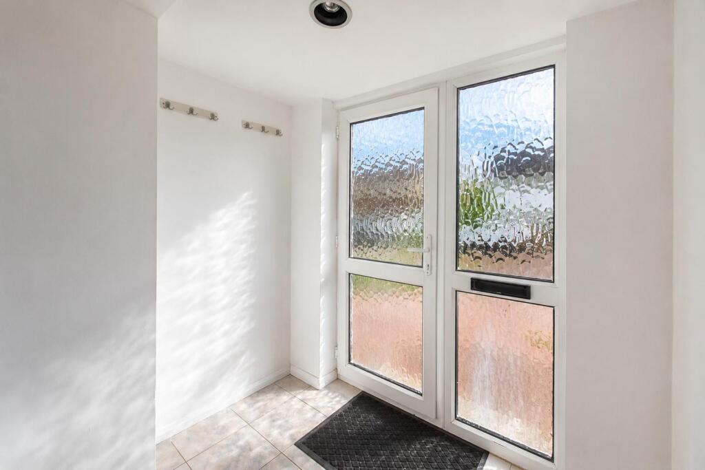 House in Northampton, Earls Barton - More