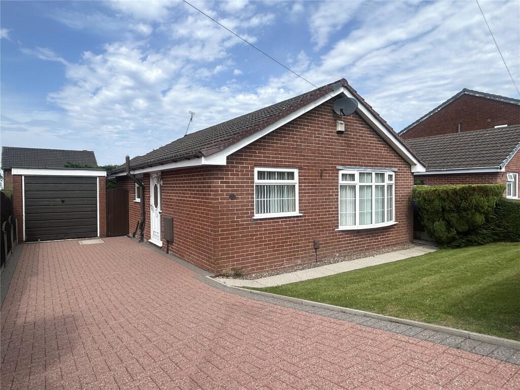 2-bed house on Peak Close, Moorside, Oldham, OL4, £275,000