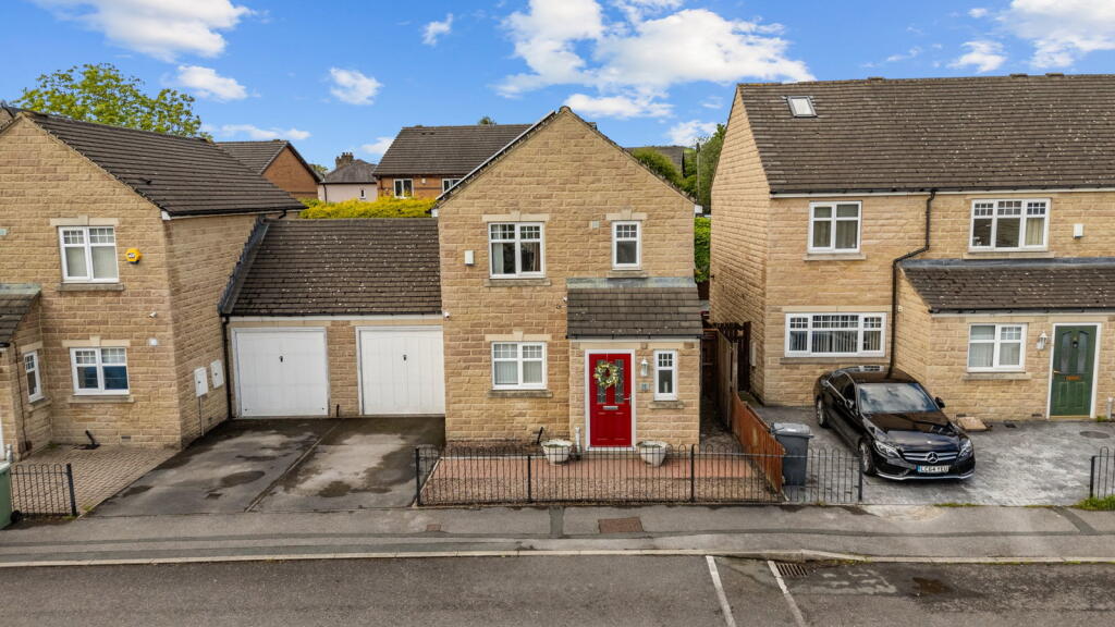 House in Kirklees, Woodhouse Hill, Brackenhall