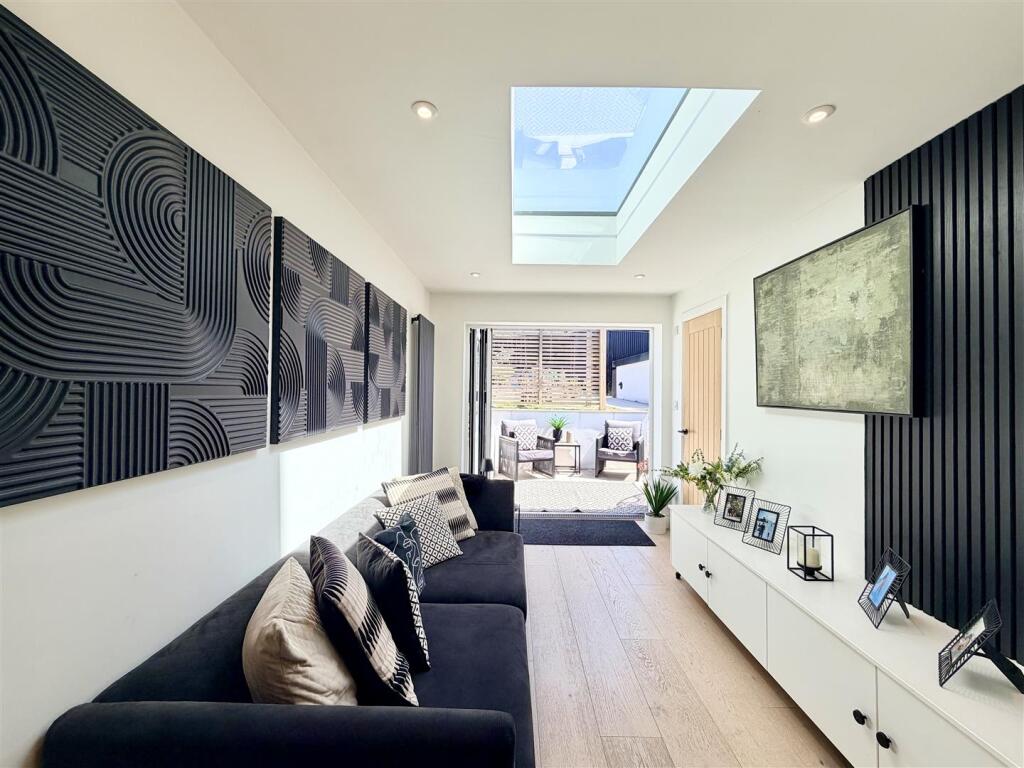 House in Plymouth - View 4