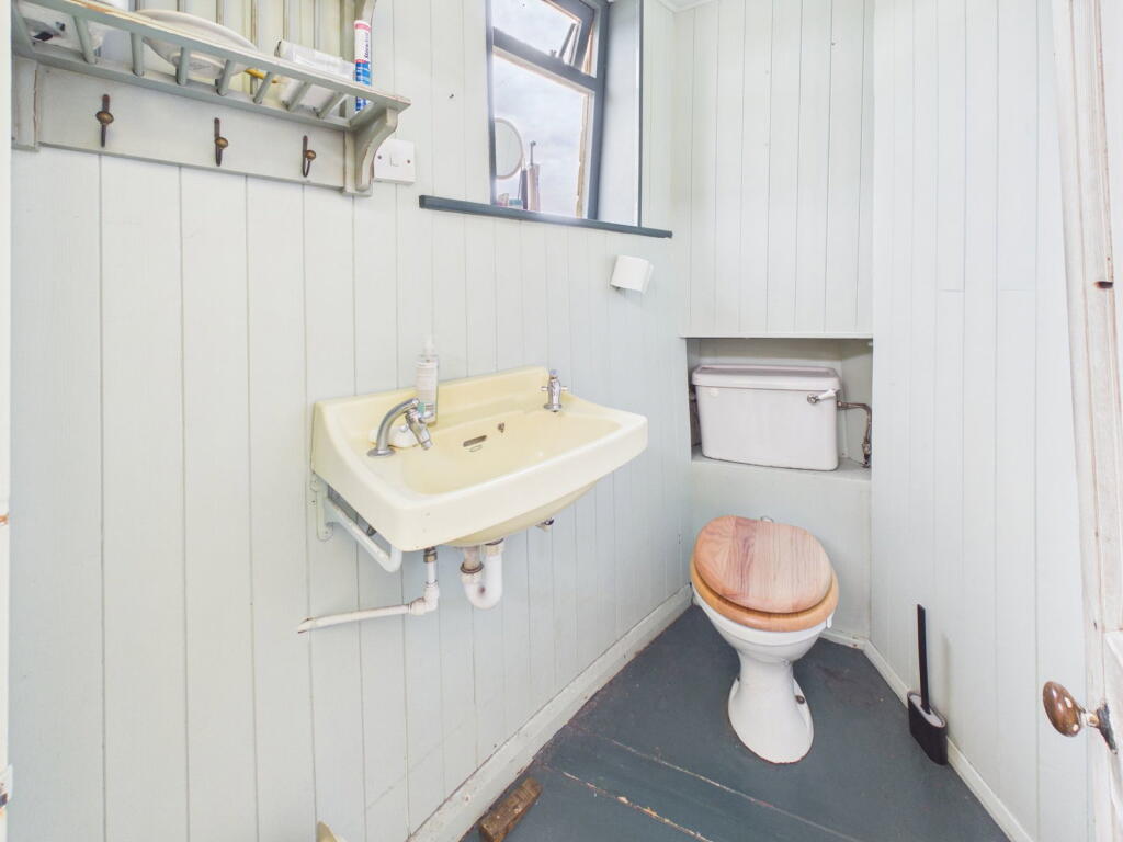 House in Shoreham-by-Sea, Shoreham Beach - More