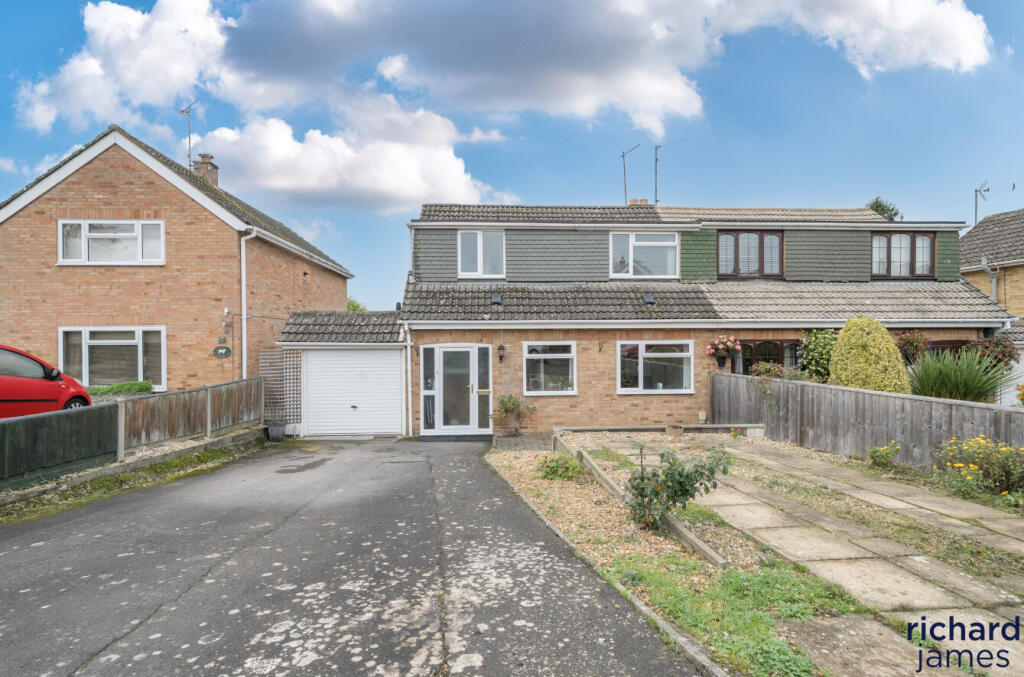 3-bed semi-detached on Waite Meads Close, Purton, Swindon, SN5, £374,995