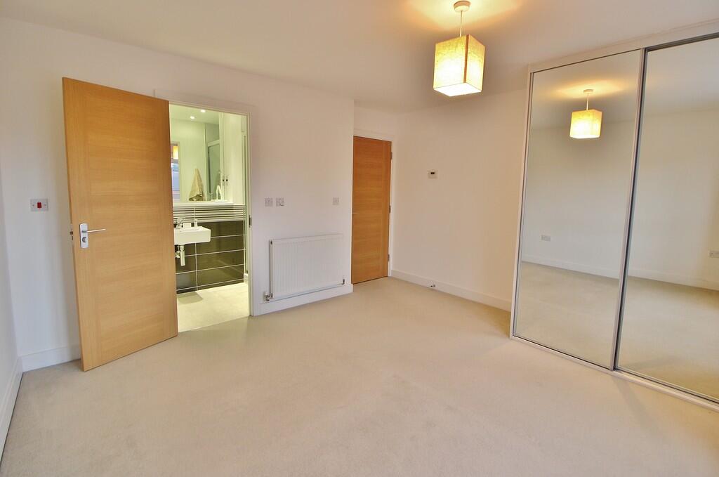 London Road, Horndean, Waterlooville photo 3