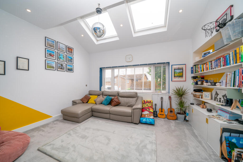 House in Hemel Hempstead - More