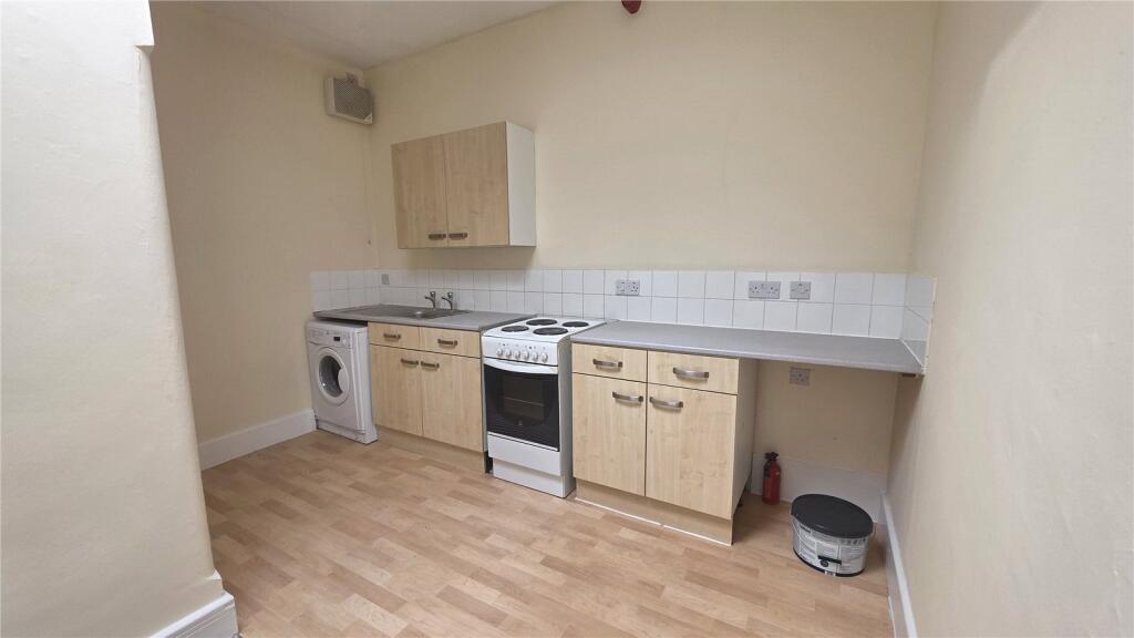 Apartment in Swindon, South Swindon - View 2