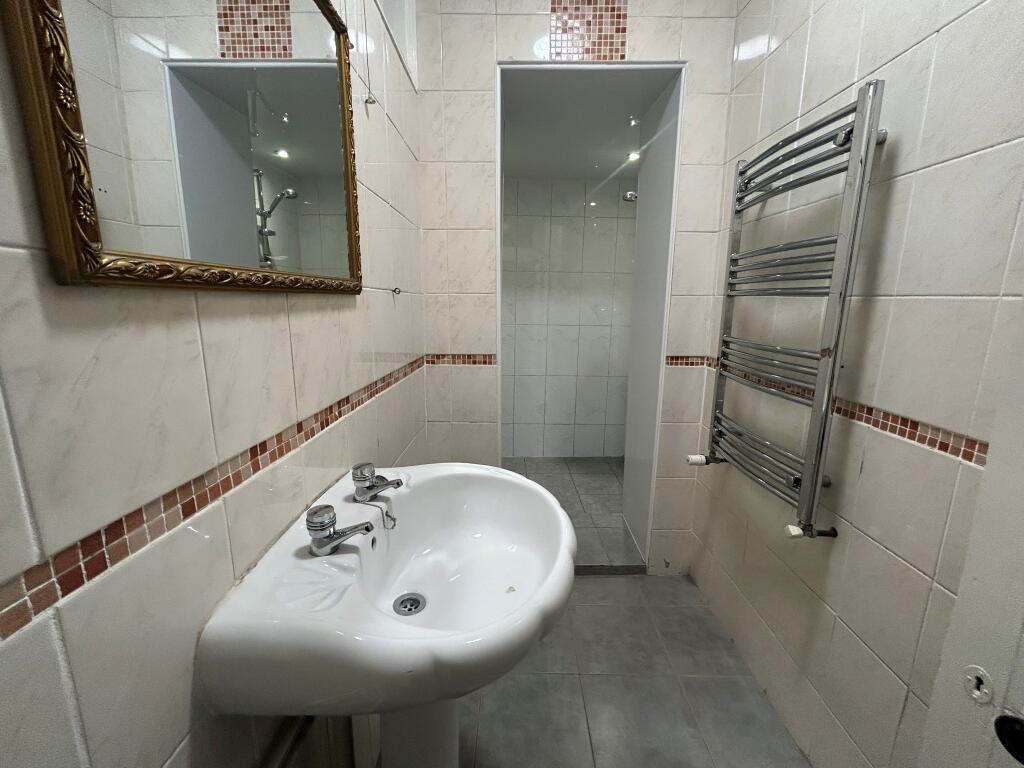 House in Bristol, Stokes Croft, Kingsdown - More