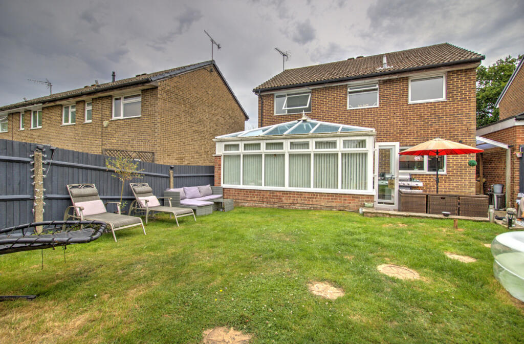 4-bed detached on The Garrones, Crawley, RH10, £550,000