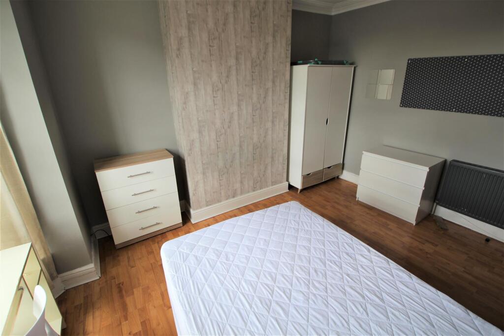 House in Leeds, West Yorkshire - View 5