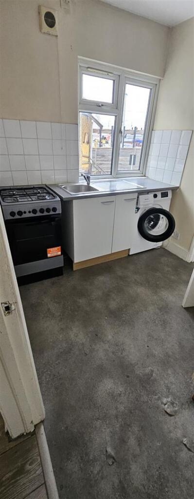 Main image of property: Lake Avenue, Slough