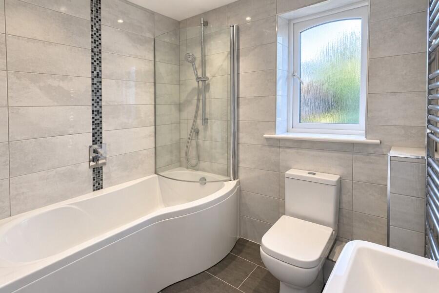 Apartment in Woking, Surrey - More