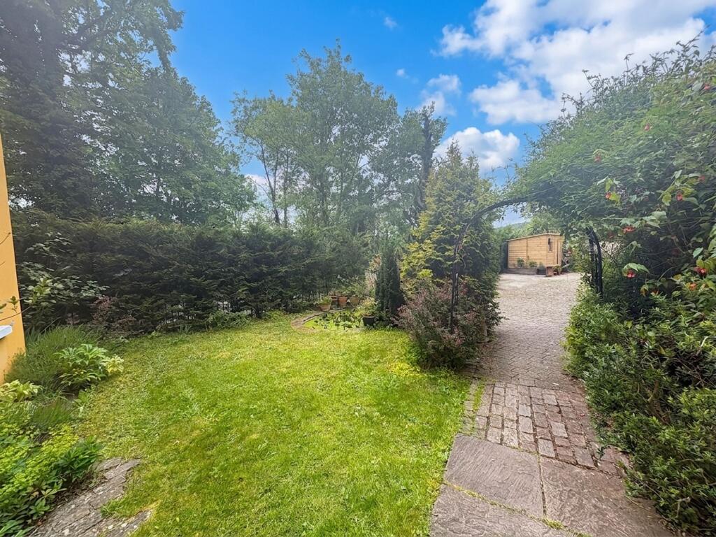 6 bedroom semi-detached house for rent