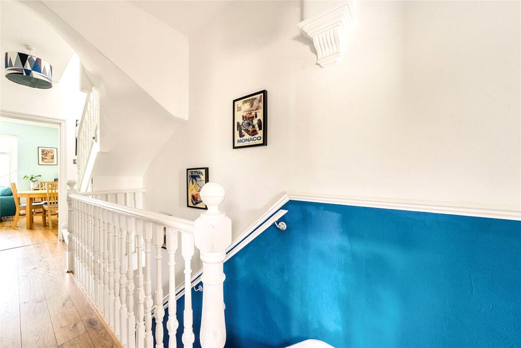 Apartment in London, Surbiton - More