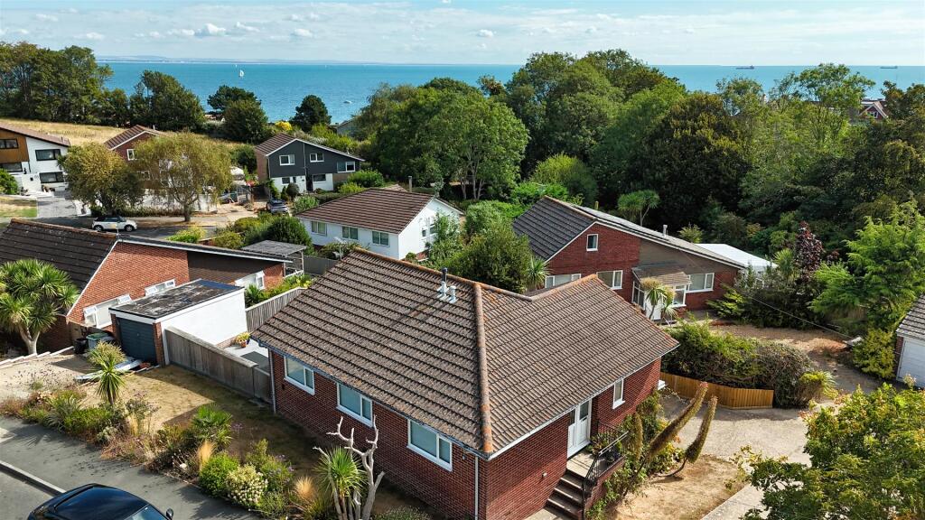House in Seaview, Nettlestone and Seaview - View 2