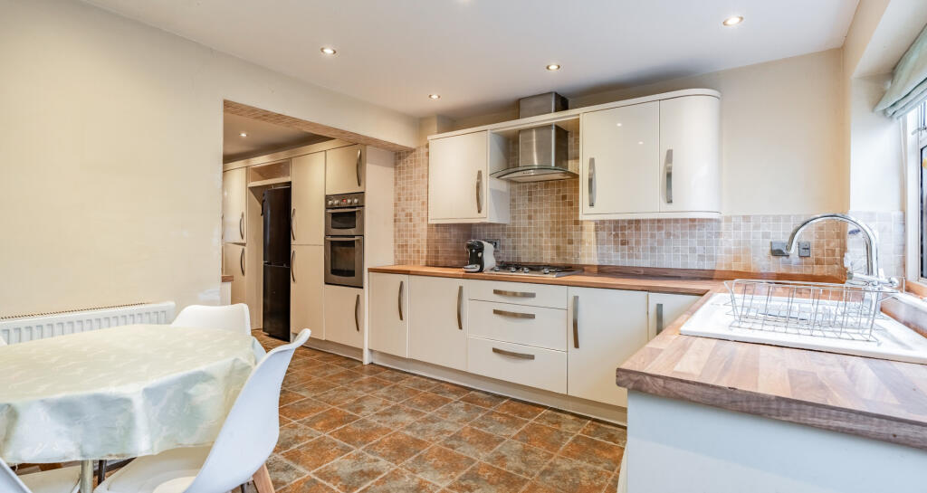 34 Woodlands Road photo 4
