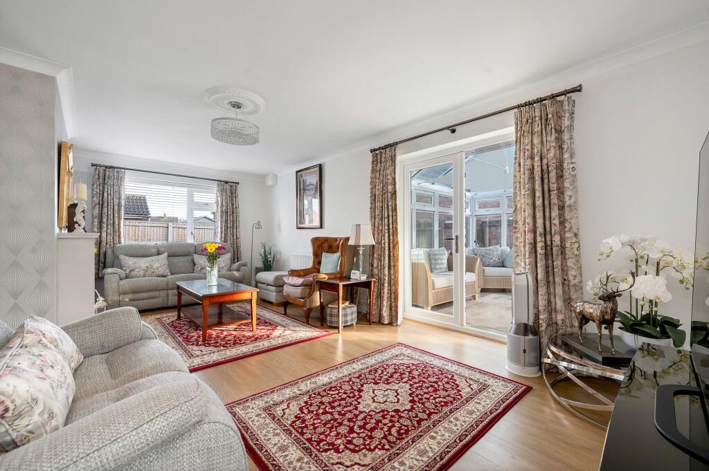 Angus Close, Stamford, PE9 photo 4