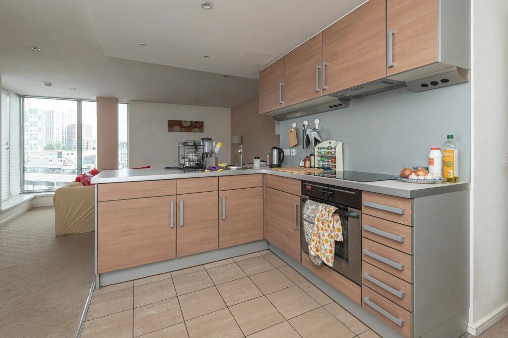 Apartment in Leeds, West Yorkshire - View 5