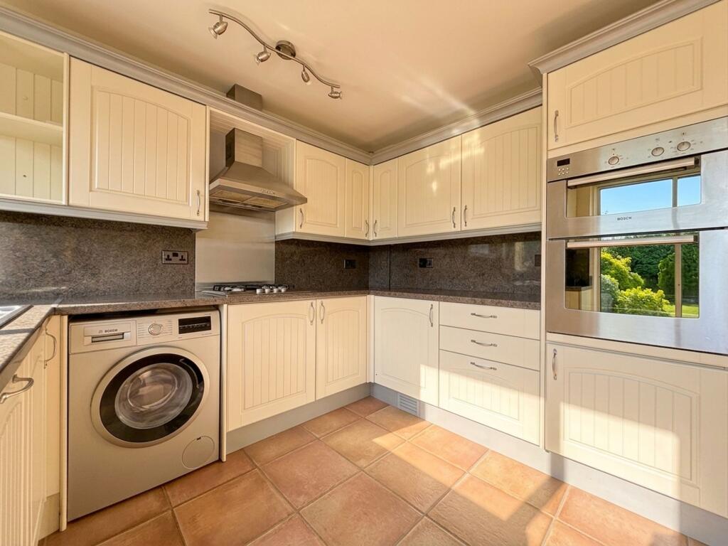 House in Huddersfield - View 5