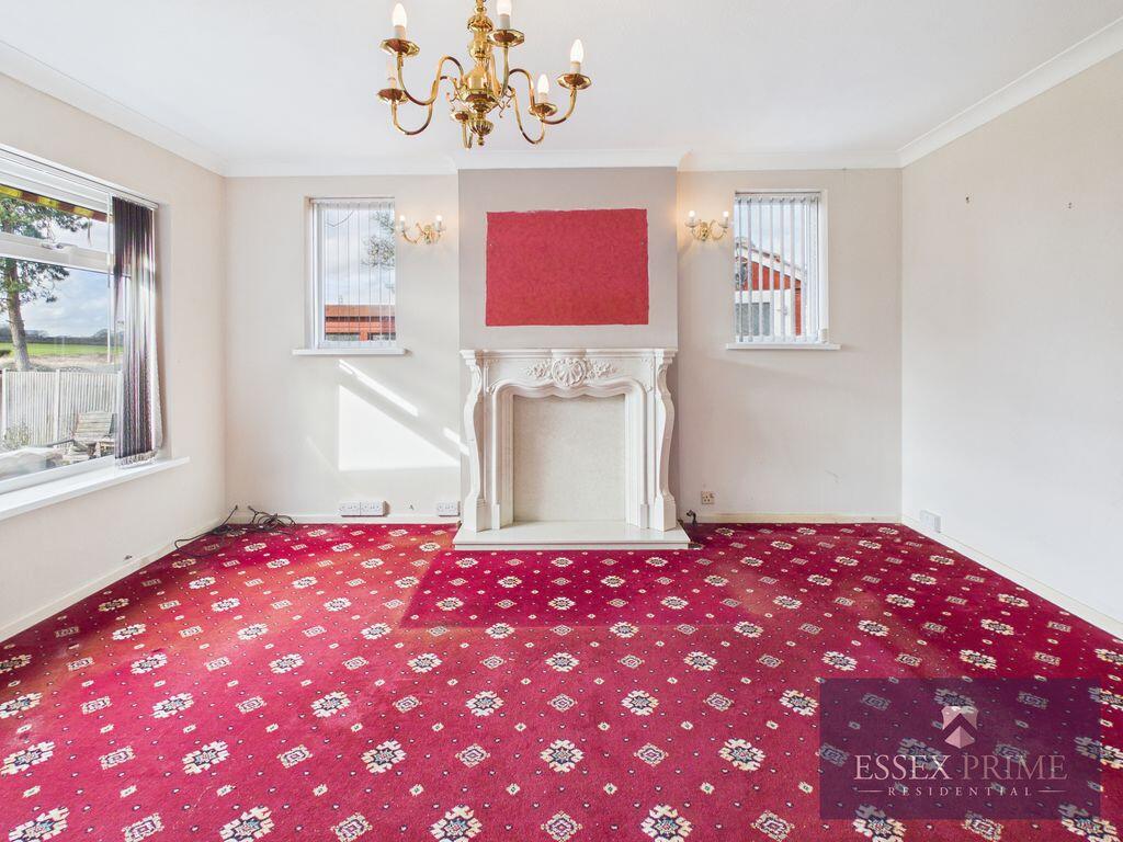Three bedroom Detached Bungalow, Holland - On -Sea photo 2