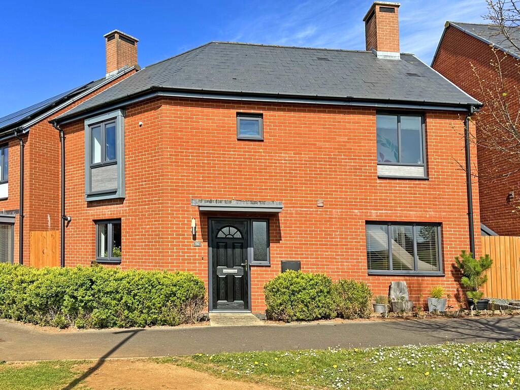 3-bed detached on Milbury Farm Meadow, Exminster, £325,000