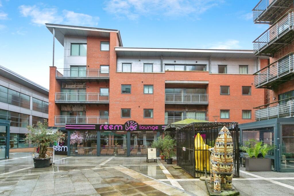 2-bed flat on Madison Square, Liverpool, Merseyside, L1, £250,000