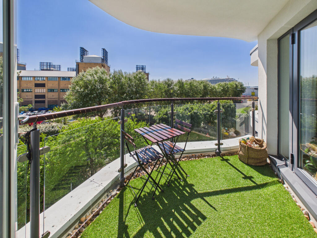 Apartment in Southampton, Ocean Village - View 4