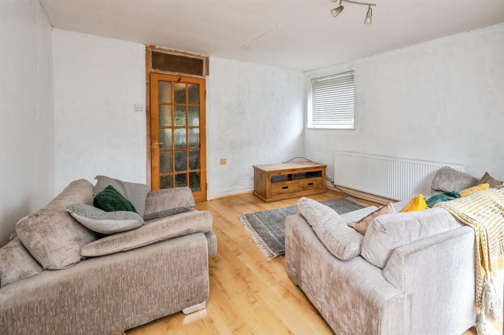 Apartment in Worcester, Worcestershire - View 4