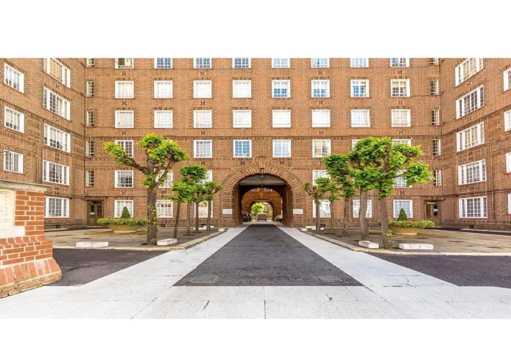 Main image of property: Swan Court, Chelsea Manor Street, London, SW3