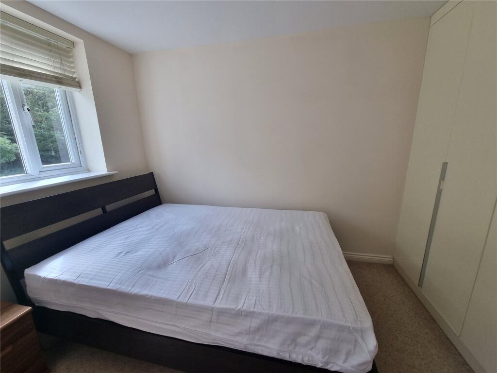 5 bedroom end of terrace house for rent