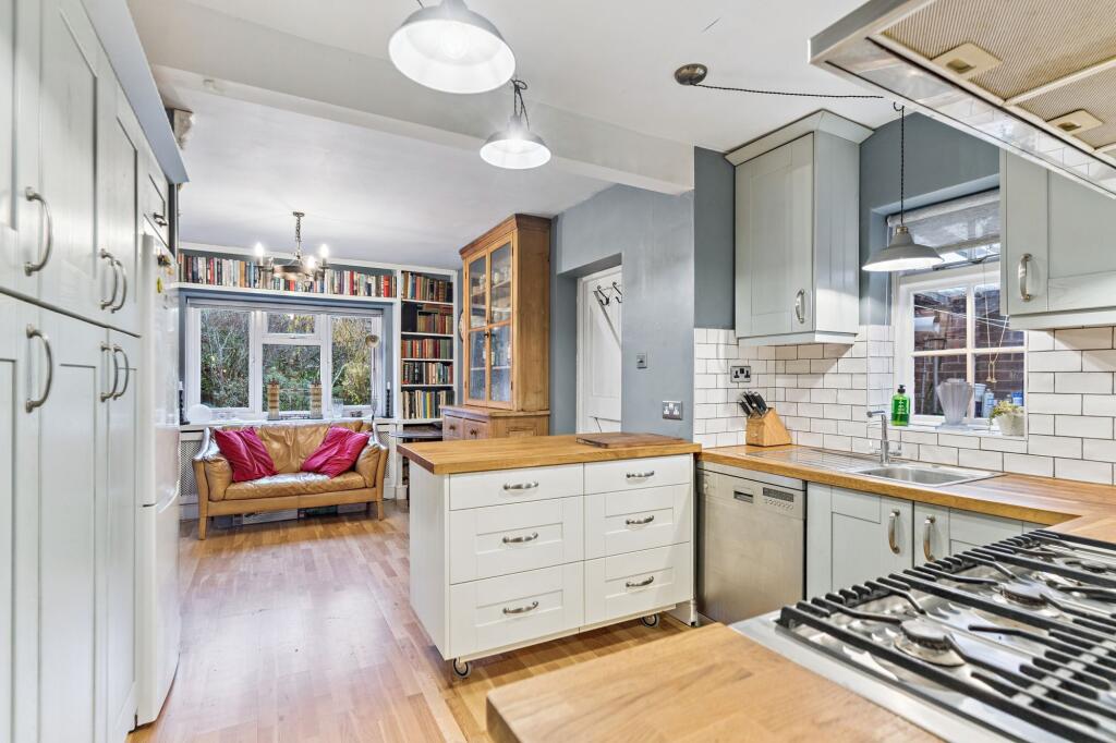 Main image of property: Stanley Avenue, St. Albans, AL2