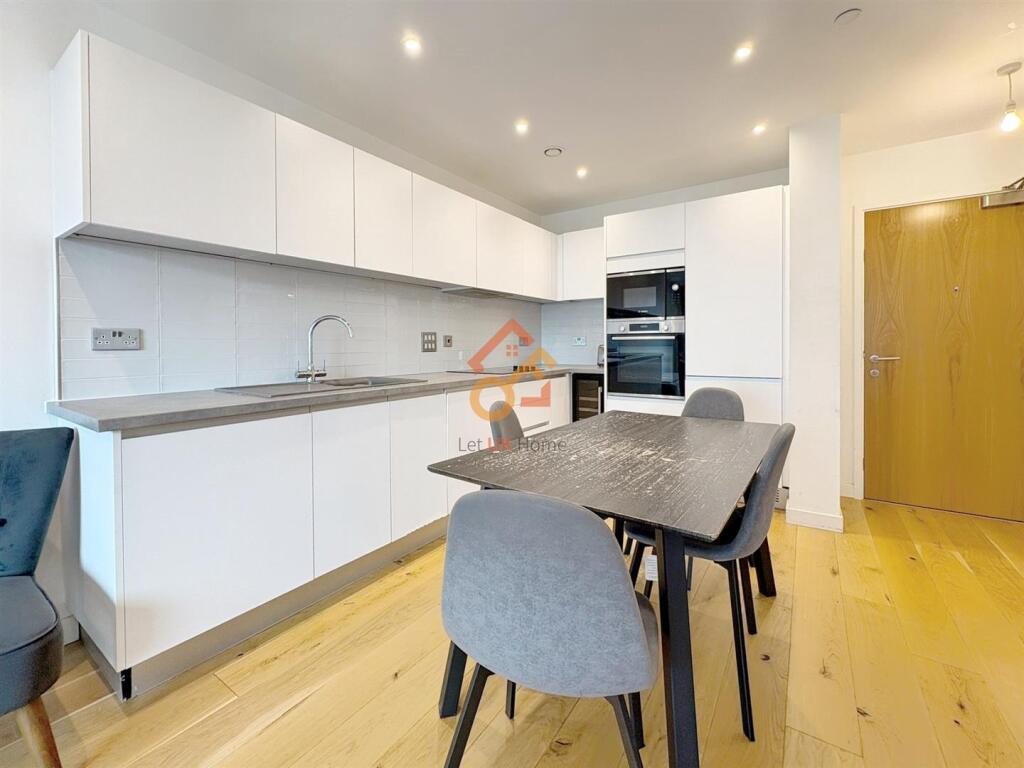 Apartment in Birmingham, West Midlands - View 4