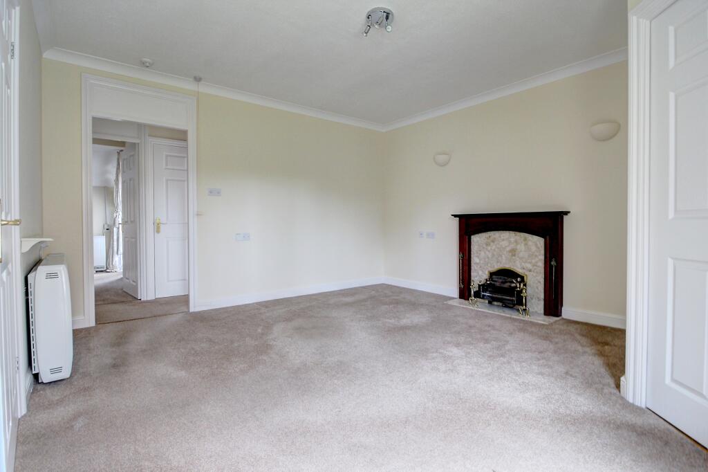 Hartford Court, Hartley Wintney, RG27 photo 4