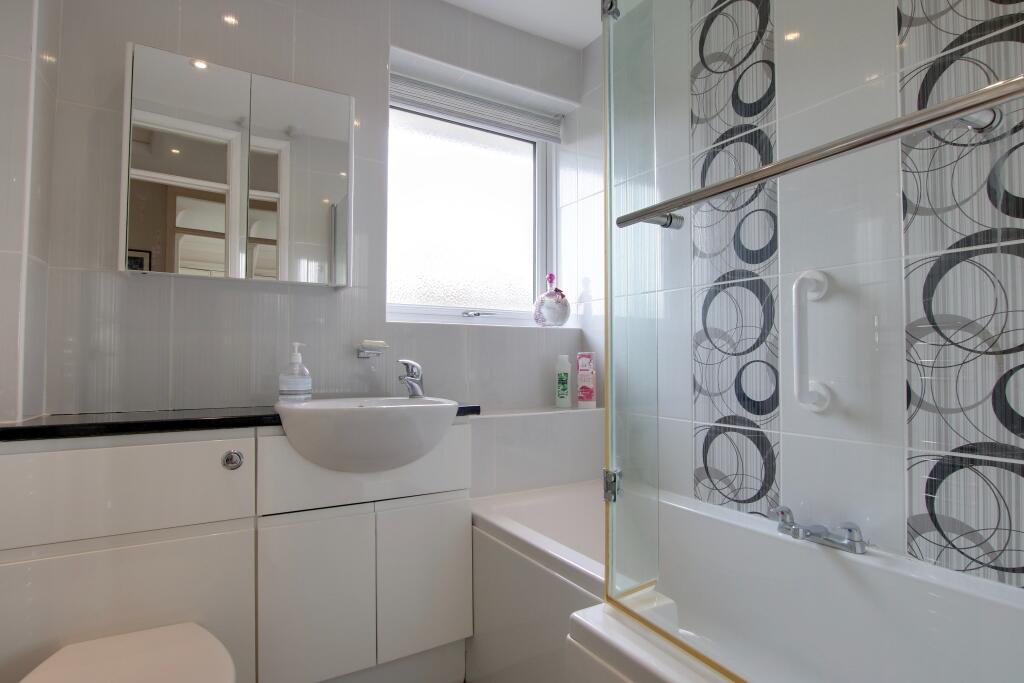 House in Fareham, Heathfield - More