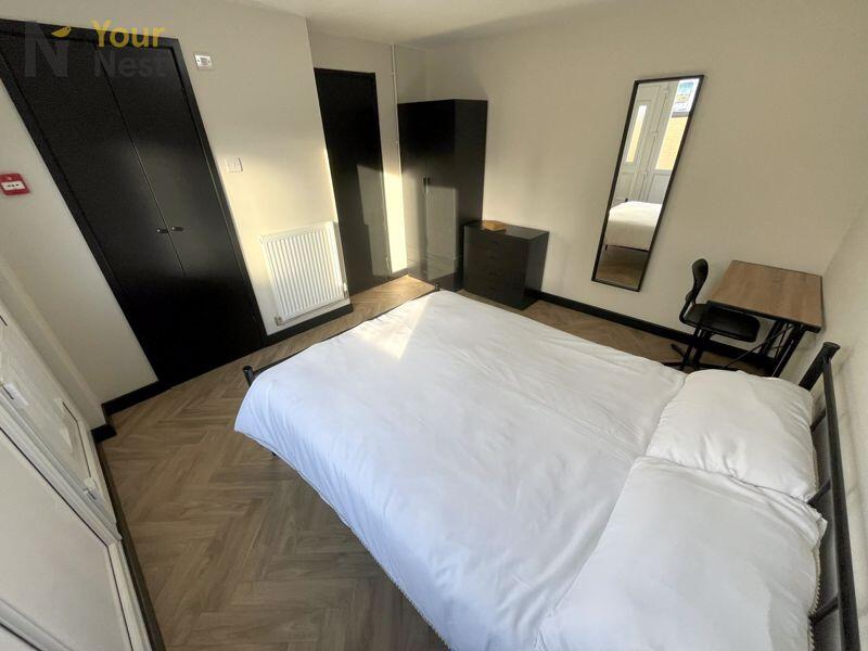 Main image of property: Room 1, Stonecliffe Lawn, Leeds, Farnley, LS12 5BH