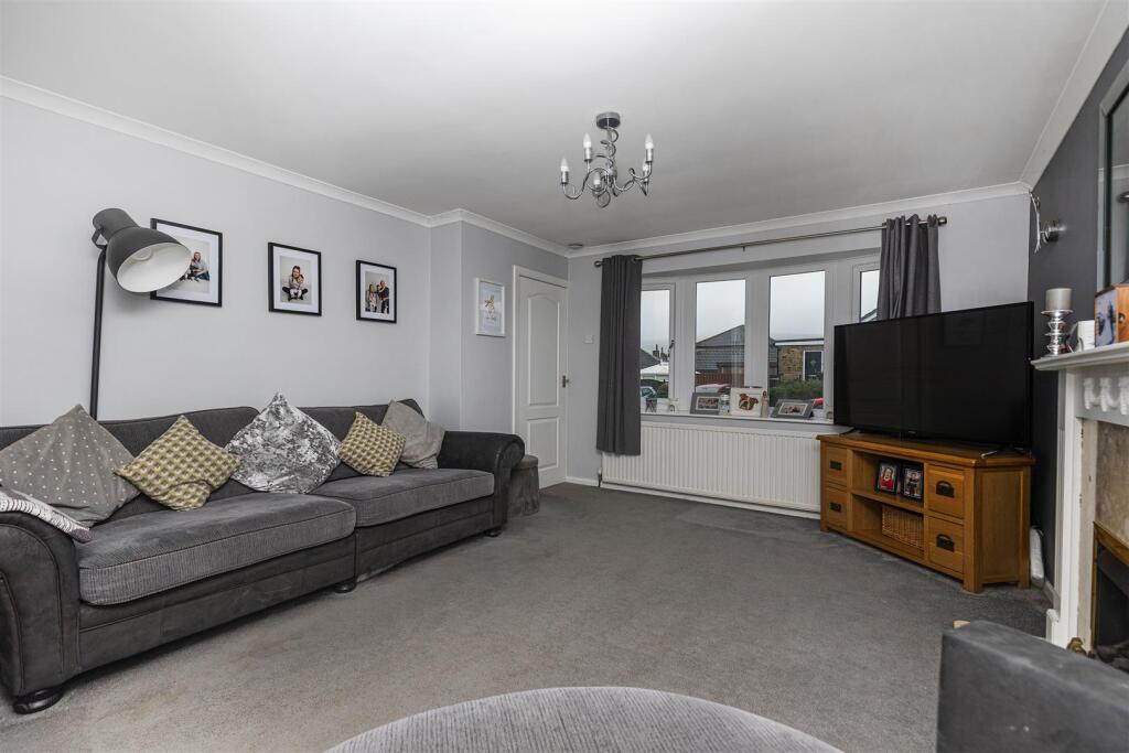 Oak Avenue, Meltham, Holmfirth photo 3