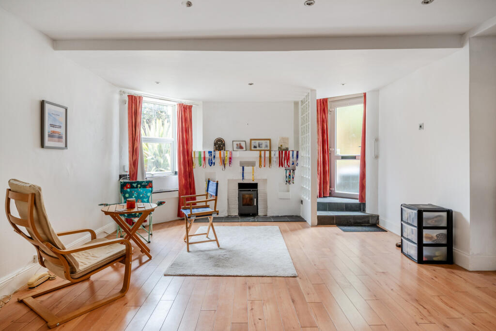 Apartment in Exeter - View 3