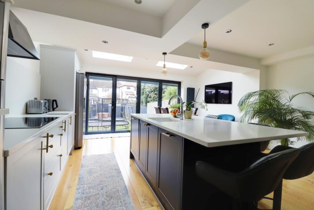 House in Croydon - View 2