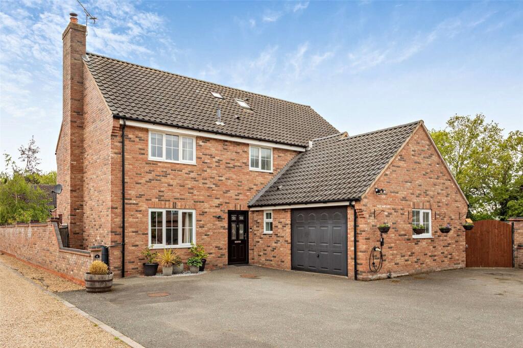 5-bed detached on Fieldings Drive, Yaxham, Dereham, Norfolk, NR19, £525,000