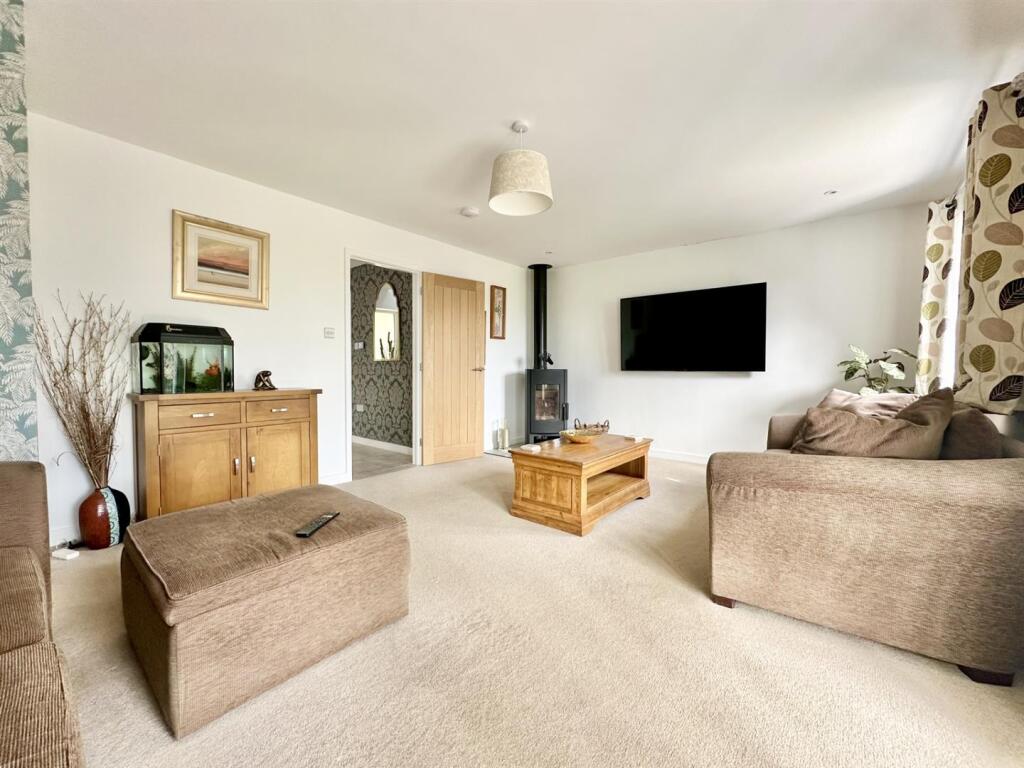 House in Gloucester - View 4