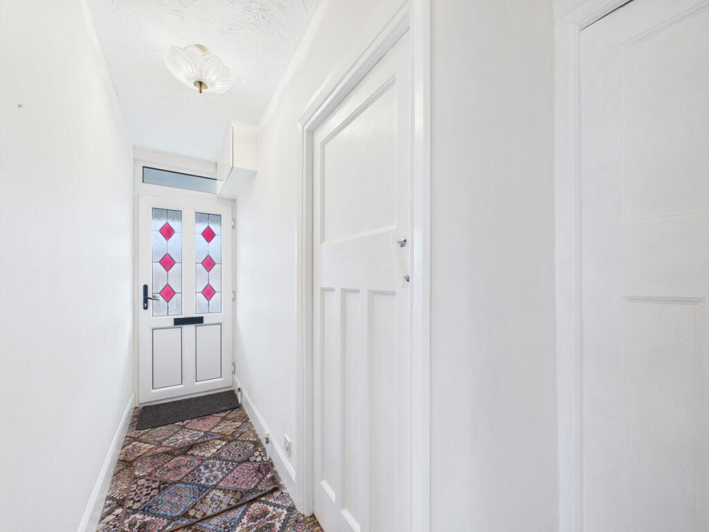 Langford Crescent, Benfleet, SS7 photo 3