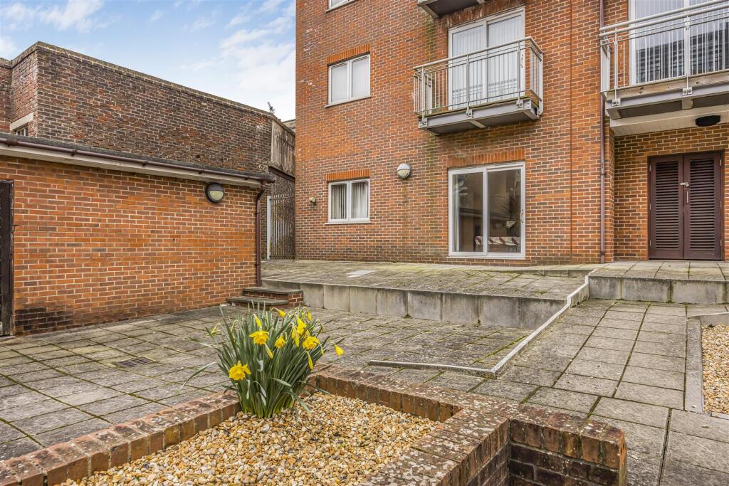 Apartment in Portsmouth - View 4