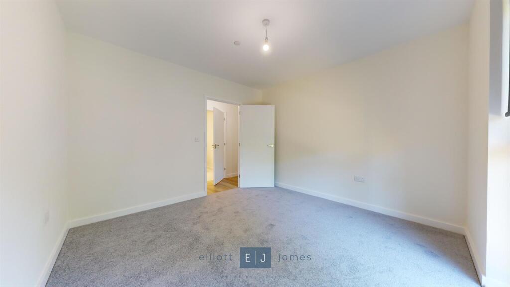 Apartment in Ilford - View 5