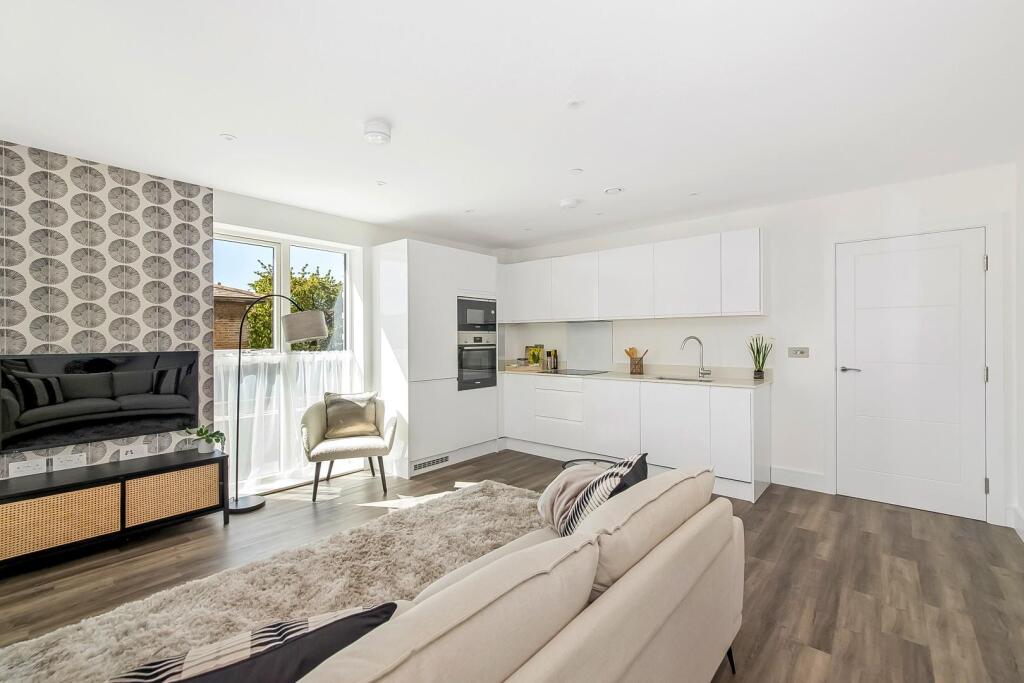 Apartment in London, Aylesbury Estate, Camberwell - View 4