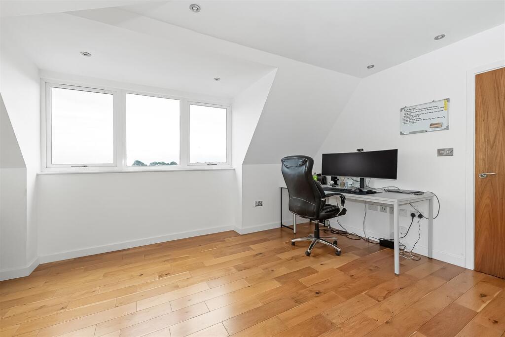 Apartment in Croydon - View 4