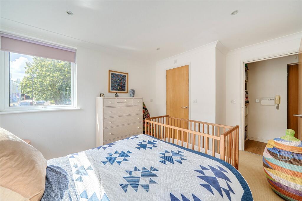 Apartment in London - View 5