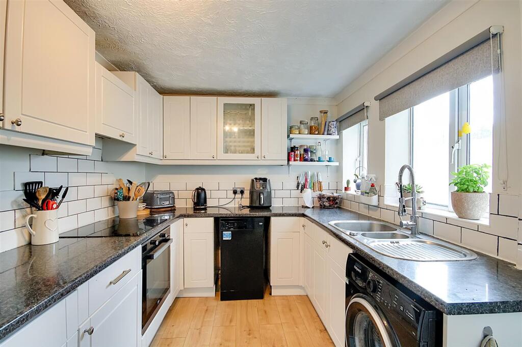 Sompting Road, Worthing, BN14 photo 4